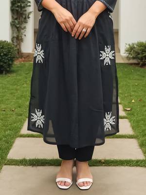 Women Ethnic Motifs Embroidered Cotton A-Line Kurta with Trousers 5