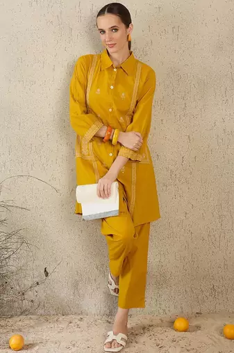 Women Ethnic Motifs Embroidered Pure Cotton Kurta with Trouser