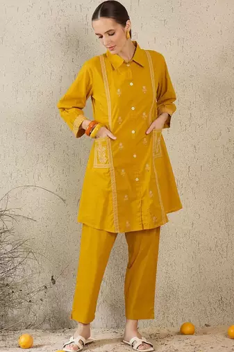 Women Ethnic Motifs Embroidered Pure Cotton Kurta with Trouser