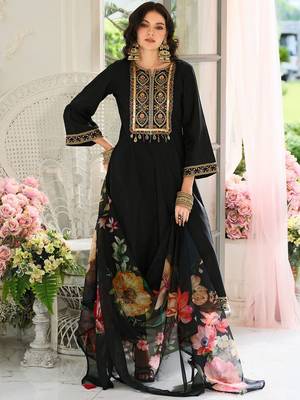 Floral Yoke Design Panelled Sequinned A-Line Kurta With Trousers & Dupatta 5