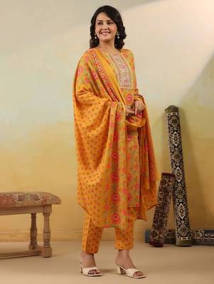 Floral Embroidered Regular Kurta With Trousers & Dupatta 3