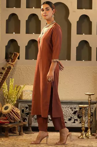 Women Ethnic Motifs Yoke Design Regular Sequinned Kurta with Trousers