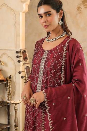 Floral Embroidered Round Neck Zari Straight Kurta & Trousers With Dupatta