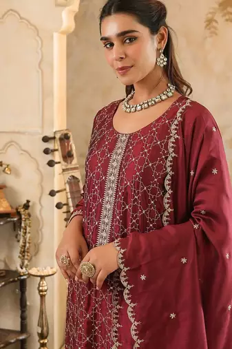 Floral Embroidered Round Neck Zari Straight Kurta & Trousers With Dupatta