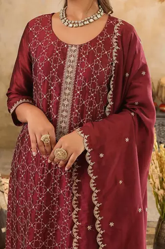 Floral Embroidered Round Neck Zari Straight Kurta & Trousers With Dupatta
