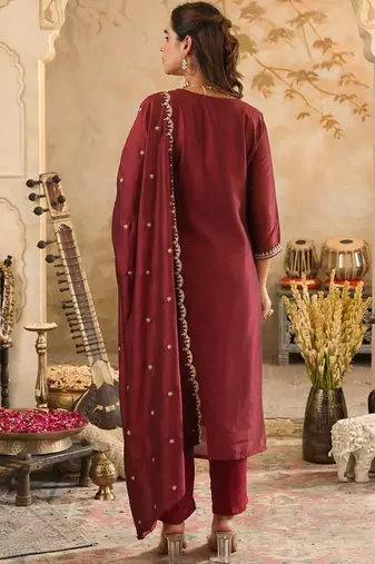 Floral Embroidered Round Neck Zari Straight Kurta & Trousers With Dupatta