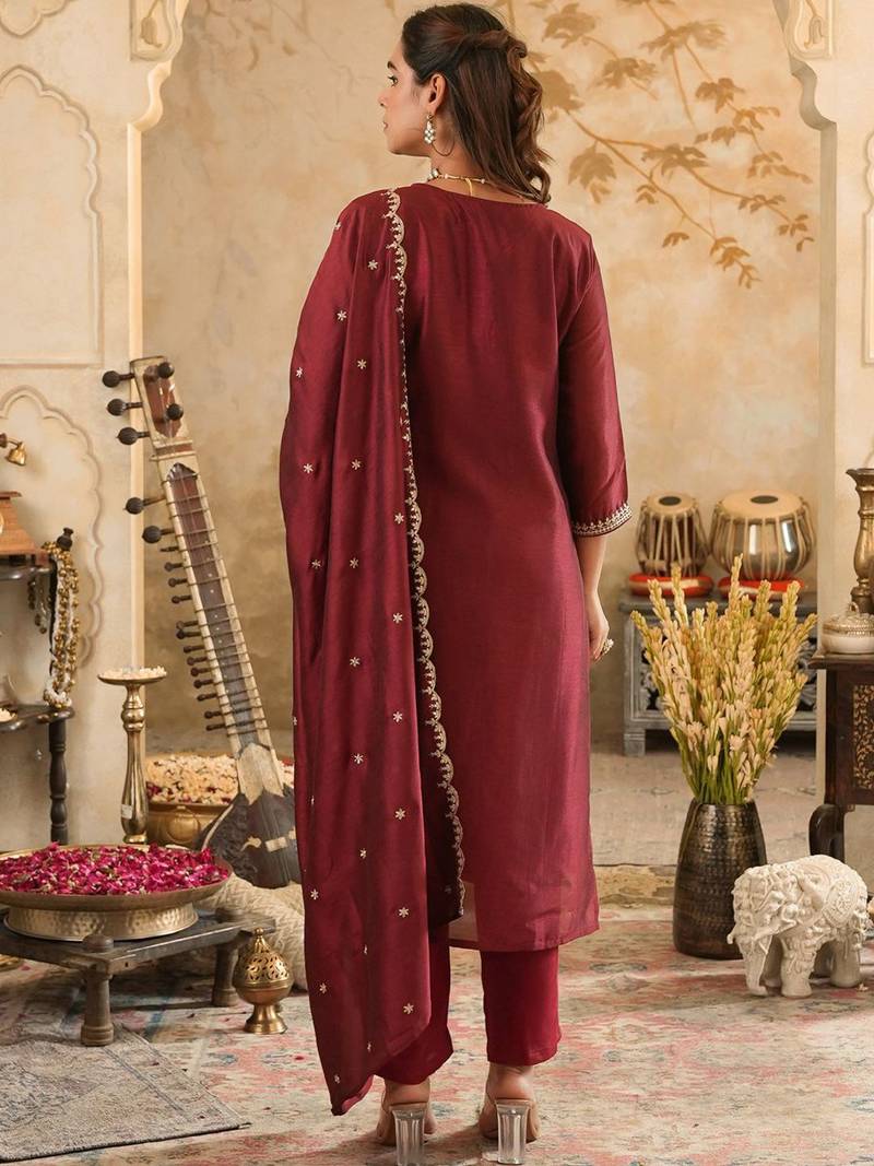 Floral Embroidered Round Neck Zari Straight Kurta & Trousers With Dupatta