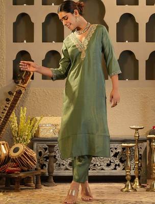 Women Woven Design Embroidered Kurta with Trousers 6