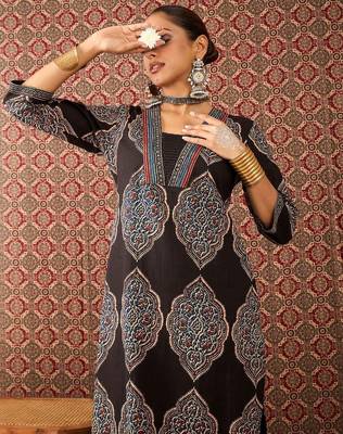 Floral Printed V-Neck Pure Cotton Straight Kurta & Trousers 1