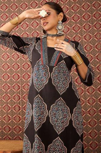 Floral Printed V-Neck Pure Cotton Straight Kurta & Trousers