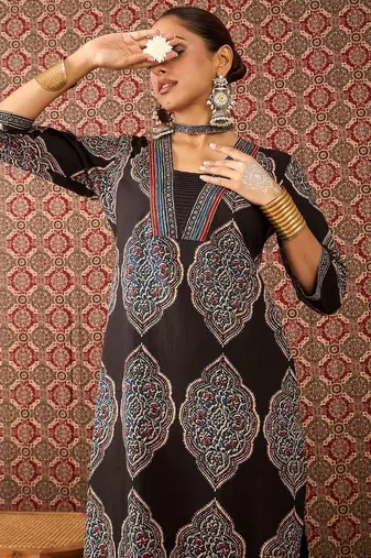 Floral Printed V-Neck Pure Cotton Straight Kurta & Trousers