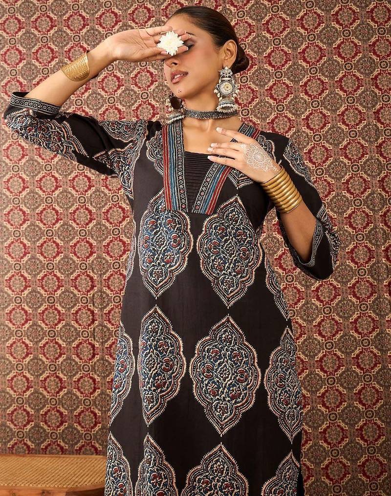 Floral Printed V-Neck Pure Cotton Straight Kurta & Trousers