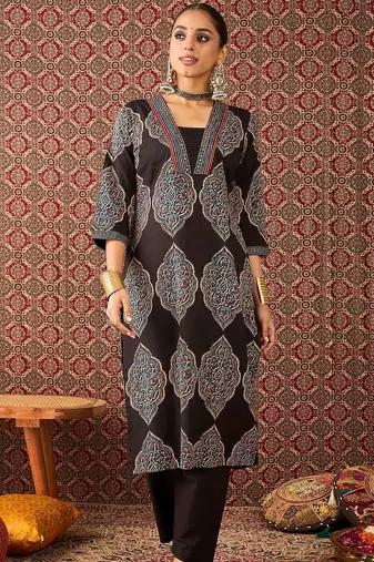 Floral Printed V-Neck Pure Cotton Straight Kurta & Trousers