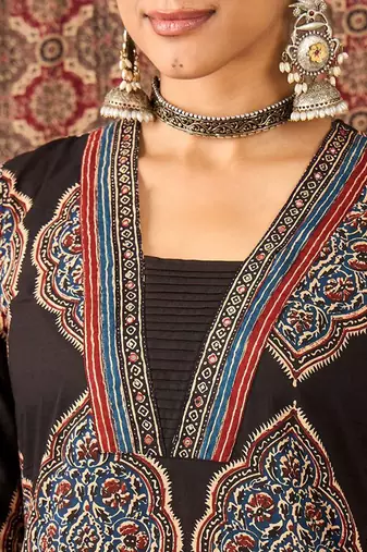 Floral Printed V-Neck Pure Cotton Straight Kurta & Trousers