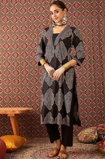 Floral Printed V-Neck Pure Cotton Straight Kurta & Trousers