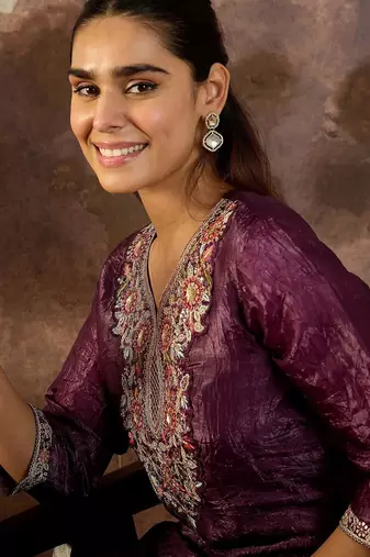 Women Floral Embroidered Kurta with Trousers