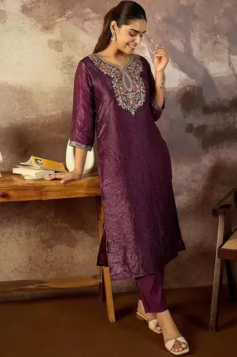 Women Floral Embroidered Kurta with Trousers