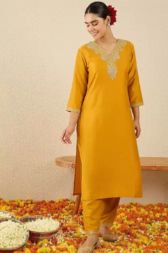 Ethnic Motifs Embroidered Sequinned Kurta With Trousers