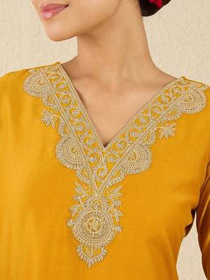 Ethnic Motifs Embroidered Sequinned Kurta With Trousers 3