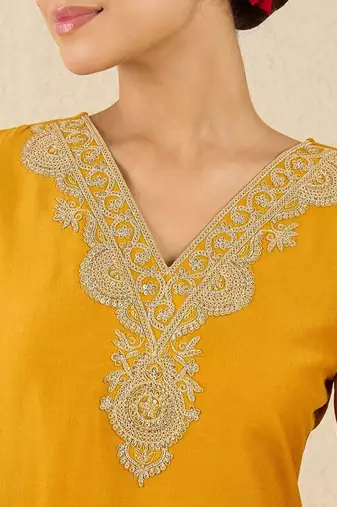 Ethnic Motifs Embroidered Sequinned Kurta With Trousers