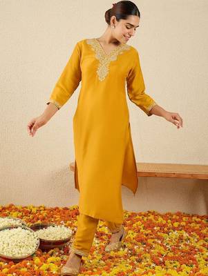 Ethnic Motifs Embroidered Sequinned Kurta With Trousers 4