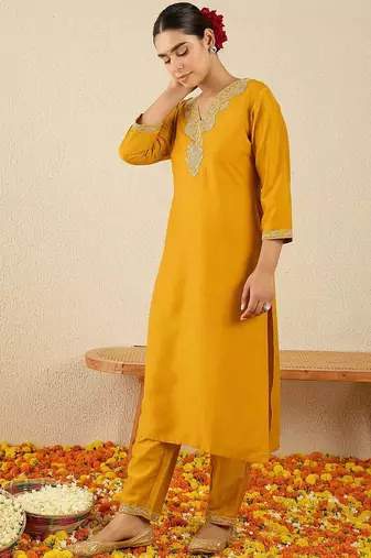 Ethnic Motifs Embroidered Sequinned Kurta With Trousers