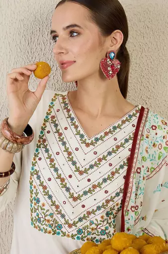 Women Ethnic Motifs Printed Cotton Kurta with Trousers & Dupatta