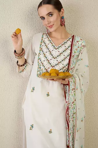 Women Ethnic Motifs Printed Cotton Kurta with Trousers & Dupatta
