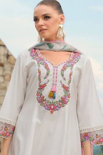 Women Embroidered Thread Work Kurta with Trousers & Dupatta