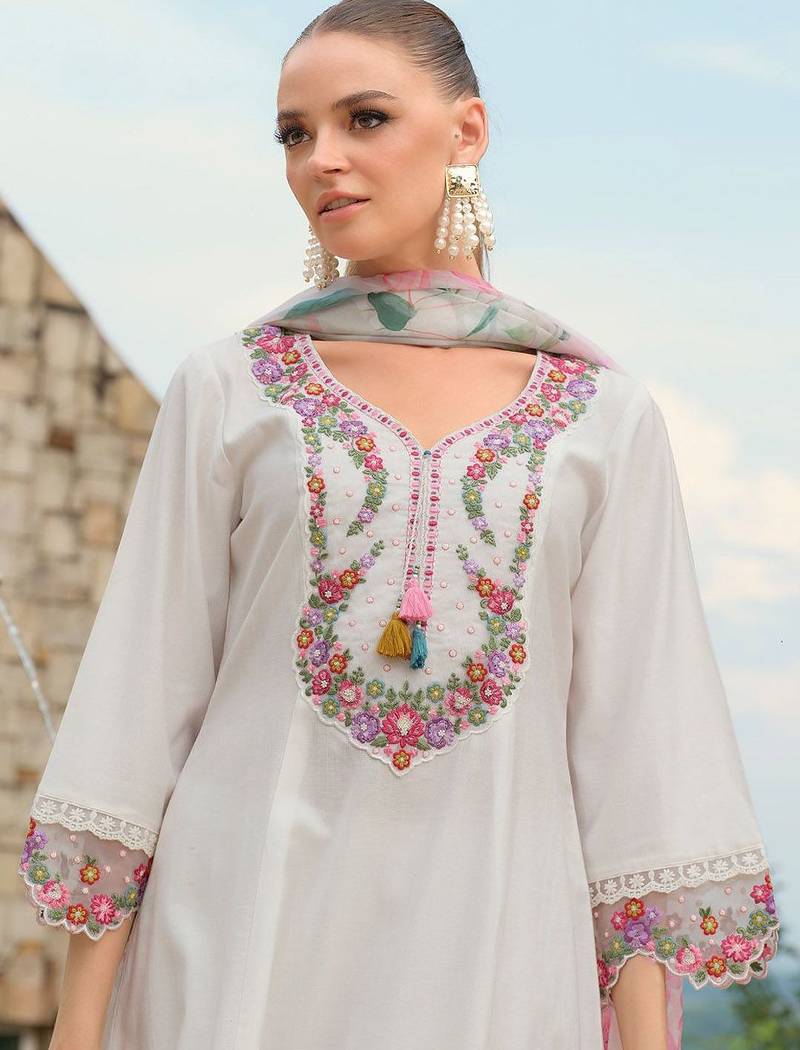 Women Embroidered Thread Work Kurta with Trousers & Dupatta