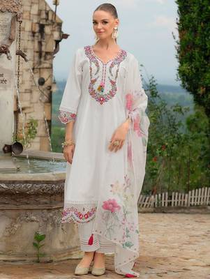 Women Embroidered Thread Work Kurta with Trousers & Dupatta 2
