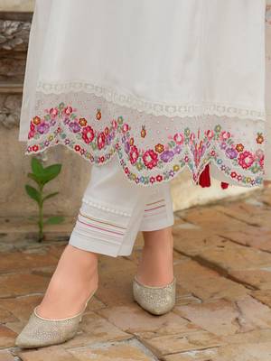 Women Embroidered Thread Work Kurta with Trousers & Dupatta 6