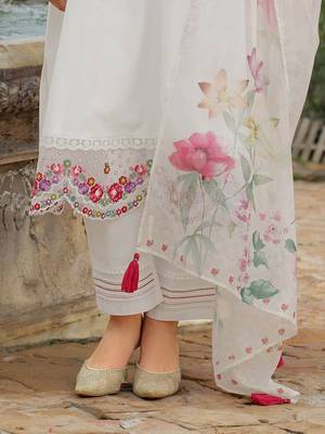 Women Embroidered Thread Work Kurta with Trousers & Dupatta 7