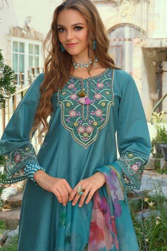 Women Floral Embroidered Kurta with Trousers & Dupatta