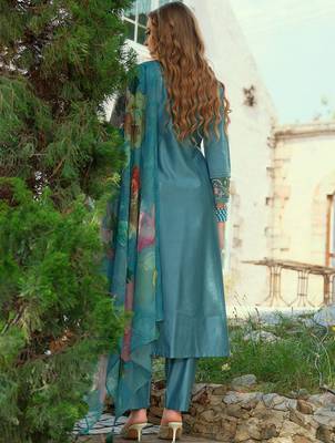 Women Floral Embroidered Kurta with Trousers & Dupatta 5
