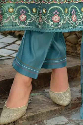 Women Floral Embroidered Kurta with Trousers & Dupatta
