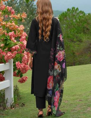 Floral Embroidered V-Neck Liva A-Line Kurta With Trousers & Dupatta 3