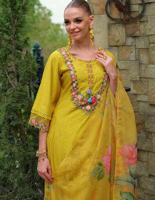 Women Floral Embroidered Beads and Stones Liva Kurta with Trousers & With Dupatta 1