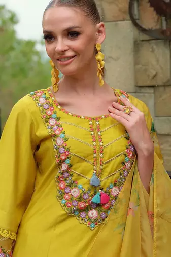 Women Floral Embroidered Beads and Stones Liva Kurta with Trousers & With Dupatta