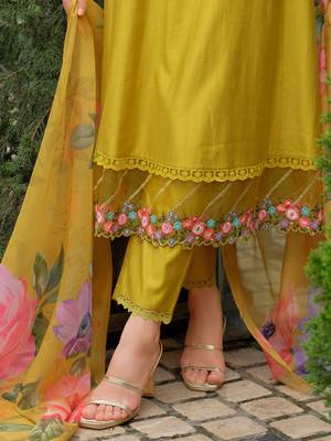 Women Floral Embroidered Beads and Stones Liva Kurta with Trousers & With Dupatta 6