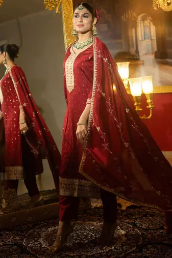 Women Floral Embroidered Sequinned Straight Kurta With Trousers & Dupatta