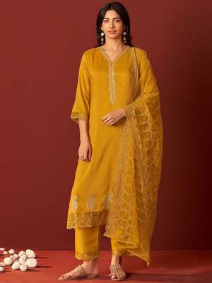 Women Ethnic Motifs Embroidered Regular Sequinned Kurta & Trousers With Dupatta 1