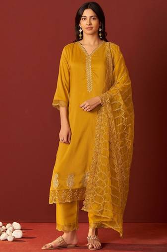 Women Ethnic Motifs Embroidered Regular Sequinned Kurta & Trousers With Dupatta