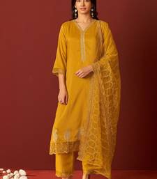 Women Ethnic Motifs Embroidered Regular Sequinned Kurta & Trousers With Dupatta