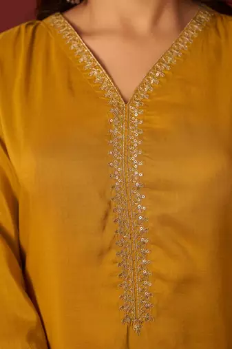 Women Ethnic Motifs Embroidered Regular Sequinned Kurta & Trousers With Dupatta