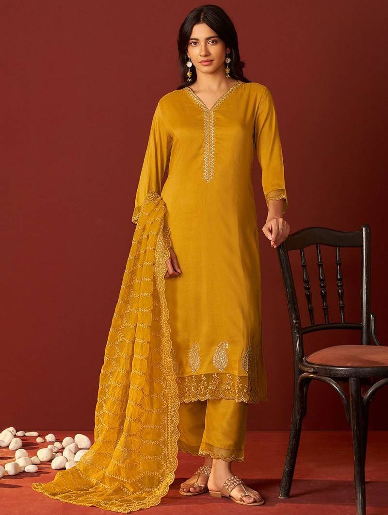 Women Ethnic Motifs Embroidered Regular Sequinned Kurta & Trousers With Dupatta
