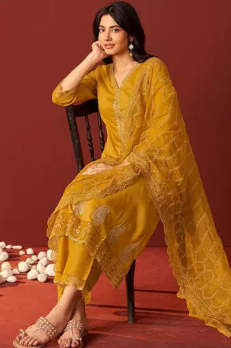 Women Ethnic Motifs Embroidered Regular Sequinned Kurta & Trousers With Dupatta