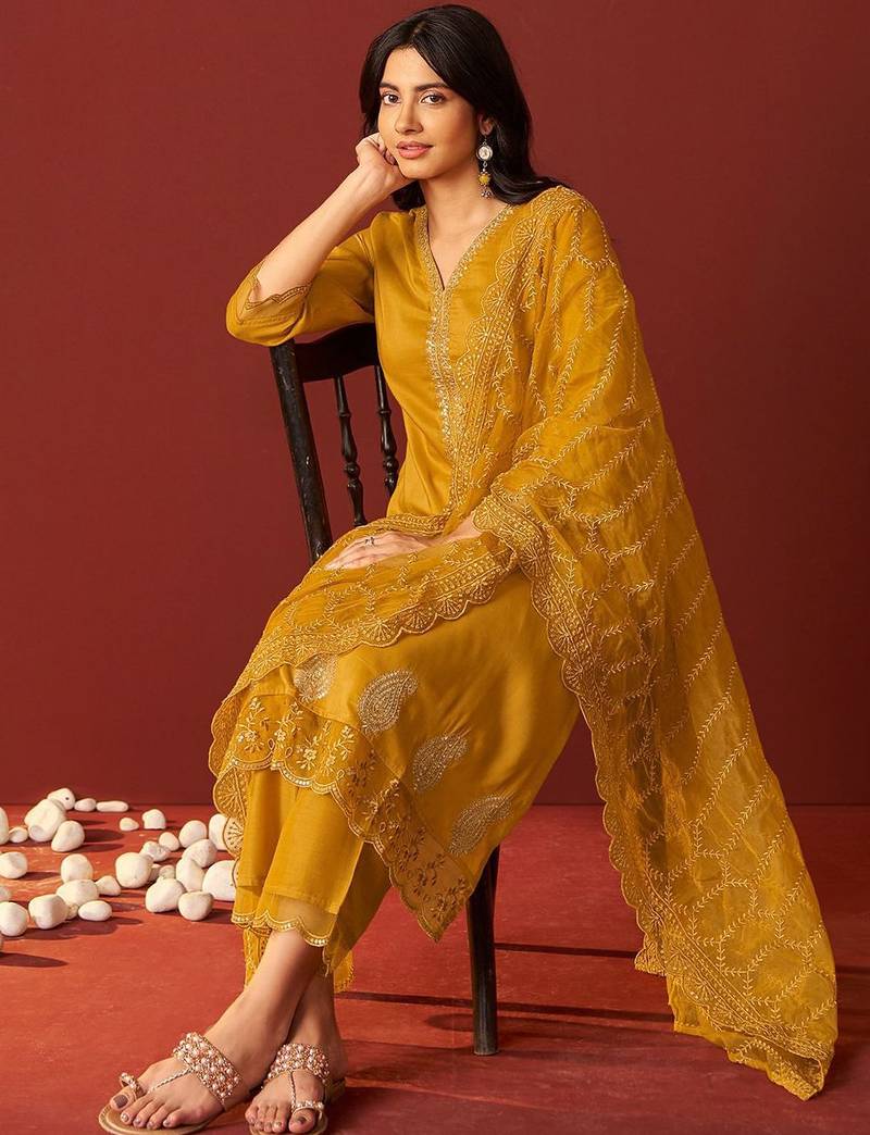 Women Ethnic Motifs Embroidered Regular Sequinned Kurta & Trousers With Dupatta
