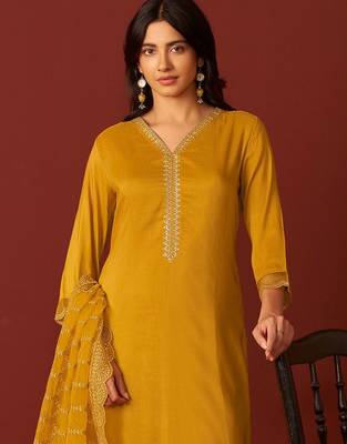 Women Ethnic Motifs Embroidered Regular Sequinned Kurta & Trousers With Dupatta 6