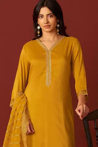 Women Ethnic Motifs Embroidered Regular Sequinned Kurta & Trousers With Dupatta